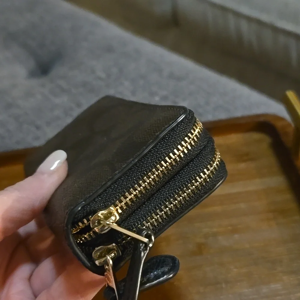 Coach Black Leather Zip Wallet - Picture 3 of 4